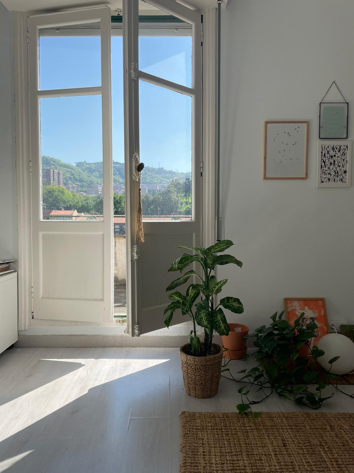 Consulta — silla y mesa